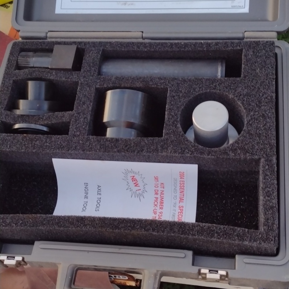 Essential Special Tools Kit - Picture 2 of 4